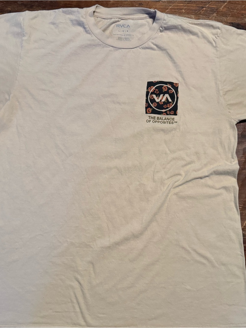 RVCA Men's Cream Graphic Pocket T-Shirt L